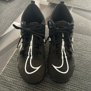 Football cleats, size 5, great condition